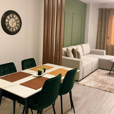 Enol Plazza Apartment Tirana Esterno foto