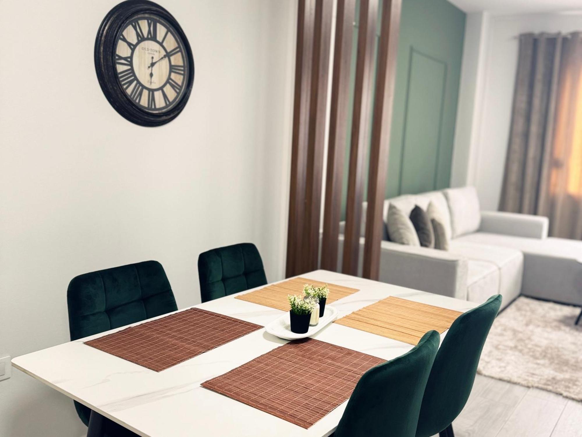 Enol Plazza Apartment Tirana Esterno foto
