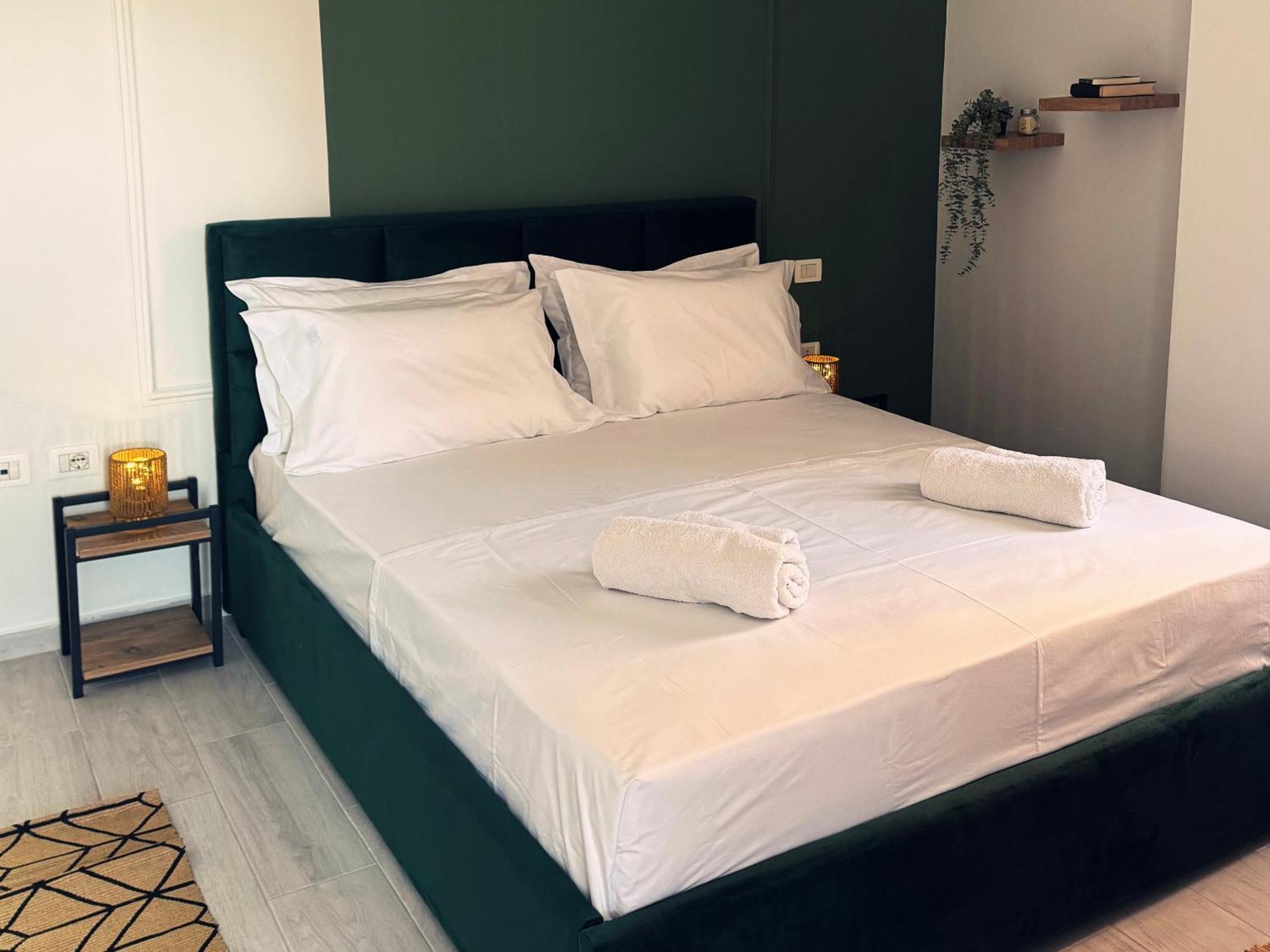 Enol Plazza Apartment Tirana Esterno foto